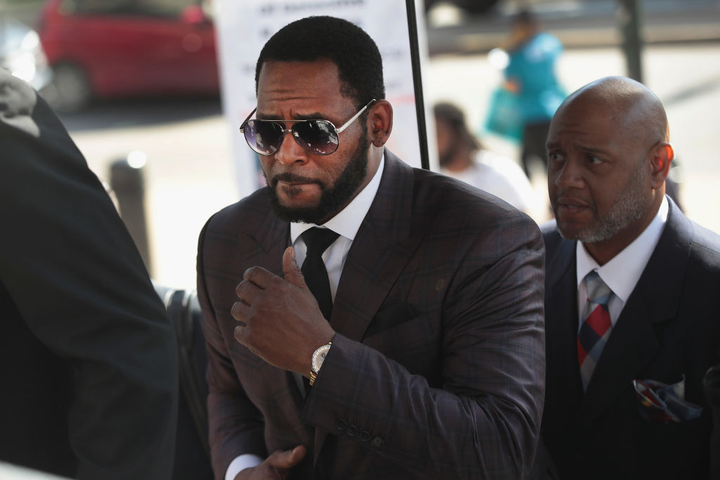 Singer R. Kelly Sentenced to 30 Years in Jail for Racketeering & Sex Trafficking | GlamCityz