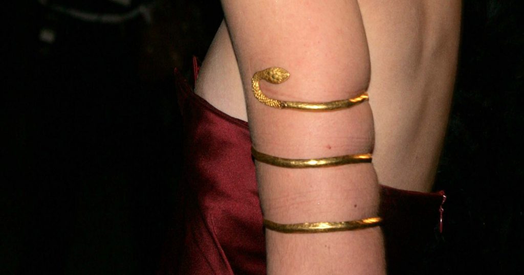 Arms Cuffs Are Back, Here’s Why You Should Give This Y2K Trend Another Chance