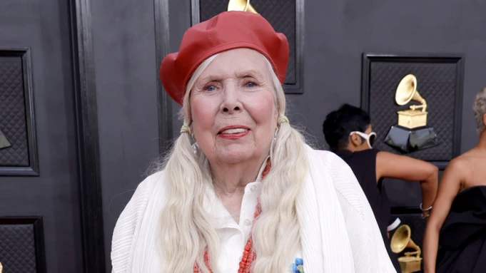 “I Didn’t Sound Too Bad” – Joni Mitchell Talks Surprise Newport Folk Festival Set | EveryDay Stunner