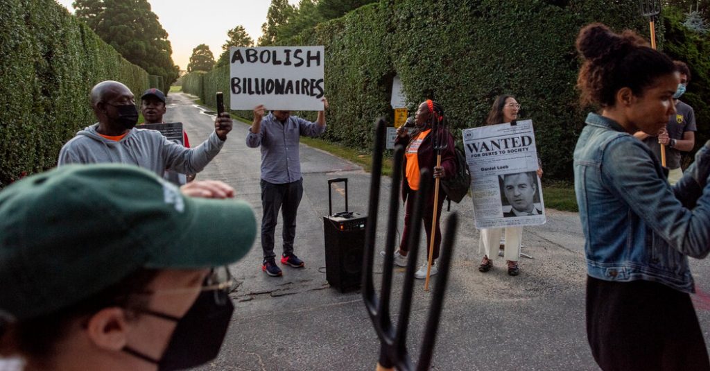 Wake Up, Billionaires: The Occupiers Are Coming for the Hamptons