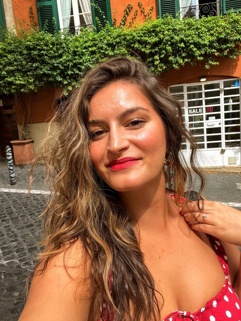 This $30 Hot Tool Gives You the Wavy Renaissance Hair of Your Dreams